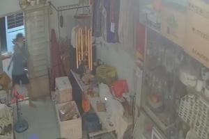 Thực hư clip cả gia đình tổ trưởng tổ dân phố đánh người vì tiền trợ cấp