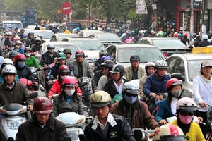 Từ 2016, sẽ dừng thu phí bảo trì đường bộ đối với môtô Từ 2016, sẽ dừng thu phí bảo trì đường bộ đối với môtô