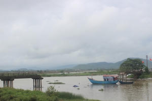Thanh Hóa: Tàu đâm sập cầu Sông Hoàng hoạt động chui