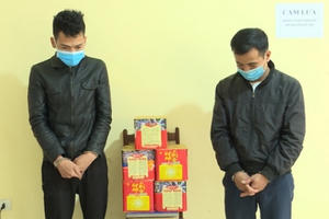 Vĩnh Phúc: Mua hơn 10kg pháo về chưa kịp nổ để chơi Tết thì bị bắt