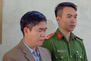 Vụ 11 học sinh ăn 2 gói mì tôm chan cơm ở Lào Cai: Khởi tố, tạm giam nguyên hiệu trưởng