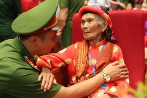 Tri ân người có công