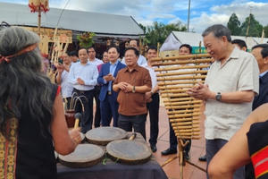 Bộ trưởng Bộ Công an làm việc với Ban Thường vụ Tỉnh ủy Kon Tum