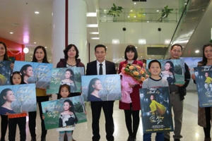 Danh ca Khánh Ly thấy ấm áp bởi sự ái mộ của người Hà Nội