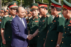 Thủ tướng kiểm tra công tác sẵn sàng chiến đấu tại Quân khu 9