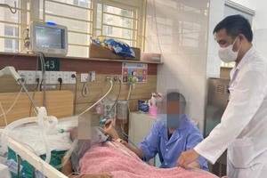 Cục ATTP đề nghị điều tra, truy xuất tận cùng nguồn gốc rượu gây ngộ độc tại Mê Linh