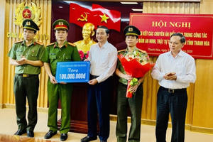 Trao thưởng 100 triệu đồng cho Công an Thanh Hóa do phá nhiều chuyên án lớn