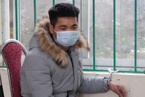 Lợi dụng đêm tối, nam thanh niên đột nhập, dùng dao uy hiếp chủ nhà để cướp tài sản