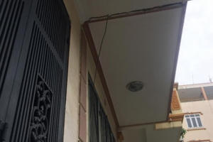 Slide Địa ốc: Dự án Amber Riverside tại Hà Nội thi công gây lún, nứt nhà dân Slide Địa ốc: Dự án Amber Riverside tại Hà Nội thi công gây lún, nứt nhà dân