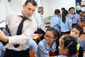 Slide - Điểm tin thị trường: Việt Nam vào top 10 quốc gia tốt nhất cho lao động nước ngoài