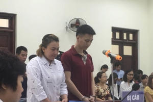 Đang xét xử vụ bố đẻ cùng mẹ kế đánh con như thời trung cổ