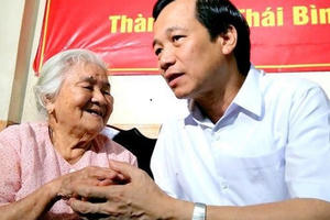 Nghĩ về hành trình 'trả nợ dân' của Bộ trưởng Đào Ngọc Dung Nghĩ về hành trình 'trả nợ dân' của Bộ trưởng Đào Ngọc Dung