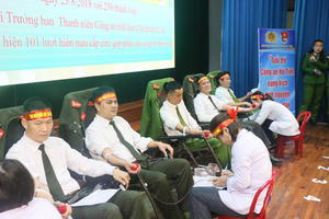 Hơn 200 chiến sĩ Công an Hà Tĩnh tham gia hiến máu Hơn 200 chiến sĩ Công an Hà Tĩnh tham gia hiến máu