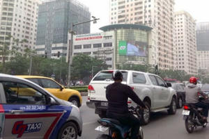 Địa ốc 7AM: Chung cư mọc dày- phố Hà Nội biến thành 'ngõ', môi giới thổi giá làm giá đất "nhảy múa"