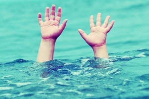 3 cháu nhỏ rơi xuống ao nước tử vong thương tâm