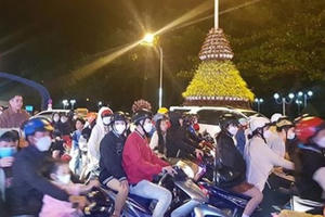 Người dân Nha Trang đón Giáng sinh 2022