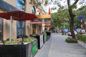 Hà Nội: Cho thuê vỉa hè kinh doanh 45.000 đồng/m2, sao không đấu giá?