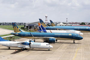 Hơn 400 chuyến bay bị ảnh hưởng bởi bão số 5