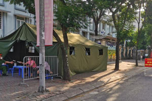 Shipper lạng lách thông chốt kiểm soát dịch bệnh, đâm trọng thương cán bộ Công an