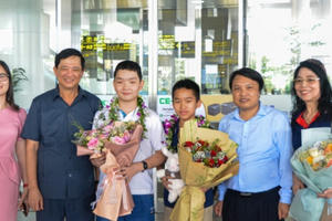 Hai nam sinh trường Newton giành giải vàng toán học châu Á - Thái Bình Dương