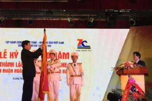 Than Khe Chàm đón nhận Huân chương lao động dịp kỷ niệm 30 năm