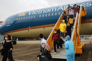 Hơn 500 người Việt từ tâm dịch Châu Âu về sân bay Vân Đồn Hơn 500 người Việt từ tâm dịch Châu Âu về sân bay Vân Đồn