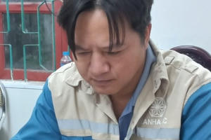 Khởi tố 2 đối tượng có hành vi làm giả giấy phép lái xe để bán thu lời bất chính.