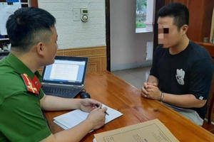 Đi xe biển giả, rồi lượn lờ trộm cắp... vẫn không thoát khỏi "còng số 8"