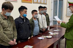 Bắt nhóm đối tượng liều lĩnh mở sới xóc đĩa ngay giữa "thanh thiên bạch nhật"