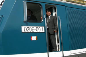 “Ngừng chạy tàu" - Có phải vì miếng bánh chi phí quản lý?