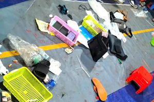 Bắt quả tang 7 đối tượng chơi xóc đĩa tại Gia Lai, thu giữ hơn 200 triệu đồng Bắt quả tang 7 đối tượng chơi xóc đĩa tại Gia Lai, thu giữ hơn 200 triệu đồng