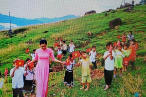 Cô giáo trẻ hy sinh cả tuổi xuân để mang con chữ đến học trò vùng cao