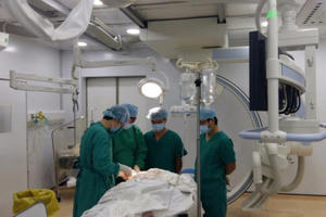 Bệnh viện quận đầu tiên cấy máy tạo nhịp tim vĩnh viễn