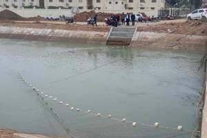 Trắng đêm giăng lưới tìm bé 9 tuổi rơi xuống sông