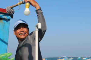 Tình người gửi về từ nơi đảo xa