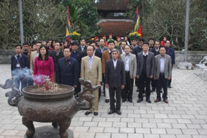 Lãnh đạo tỉnh Phú Thọ thành kính dâng hương tưởng niệm Tổ Mẫu Âu Cơ