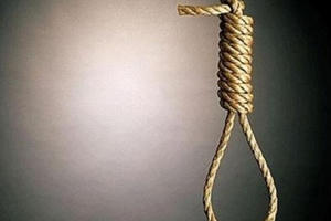 Phát hiện người đàn ông chết trong tư thế treo cổ ở cầu thang