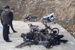 Tuyên Quang: 2 xe máy bị kẻ gian đốt trụi trong đêm