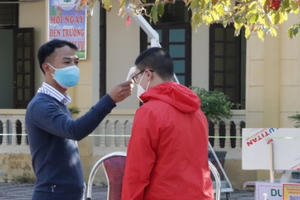 Nhiều phụ huynh tại Hà Nội mong con được đến trường