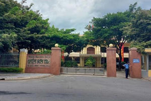 Khởi tố vụ nữ cán bộ 'tuồn' 22 sổ đỏ của người dân cho doanh nghiệp rao bán Khởi tố vụ nữ cán bộ 'tuồn' 22 sổ đỏ của người dân cho doanh nghiệp rao bán