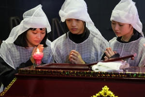 Nghẹn ngào giây phút tiễn biệt giọng ca Opera hàng đầu Việt Nam