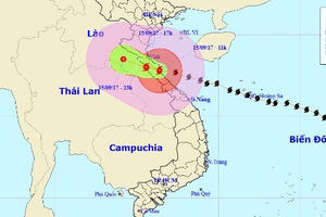 Bão số 10 tiến sát vào Hà Tĩnh - Quảng Bình