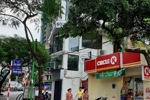 Vì sao công trình vi phạm trên đường Thanh Niên mãi không bị xử lý?