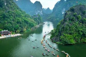 Tràng An - Bái Đính đón hơn 5 triệu khách tham quan trong năm 2015