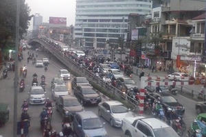 Tại sao BRT không thể chung làn với phương tiện khác?