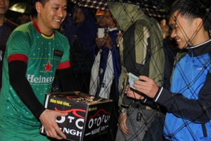 Tuấn Hưng đá bóng gây quỹ từ thiện cho trẻ em nghèo xứ Nghệ