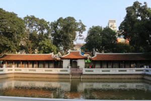 Văn Miếu chỉ quét vôi để bảo tồn chứ không sơn mới