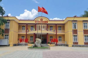 Cách chức Chủ tịch xã Sơn Hà vì nhắn tin “vòi” tiền doanh nghiệp