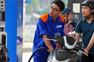 Xăng tăng 700 đồng/lít từ 15h hôm nay