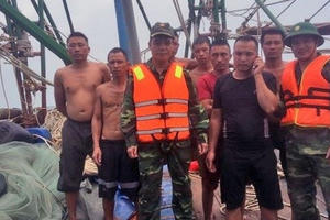 Cứu sống 7 ngư dân gặp nạn trên vùng biển Quảng Ninh.
